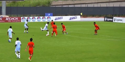 爱游戏体育app下载-U19国足4分钟丢2球！依合散超巨失误，刘佳乐送礼，久帅不满