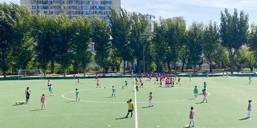 爱游戏体育官方入口-大连东北路小学即将迎来建校百年华诞，中国足协发送贺信